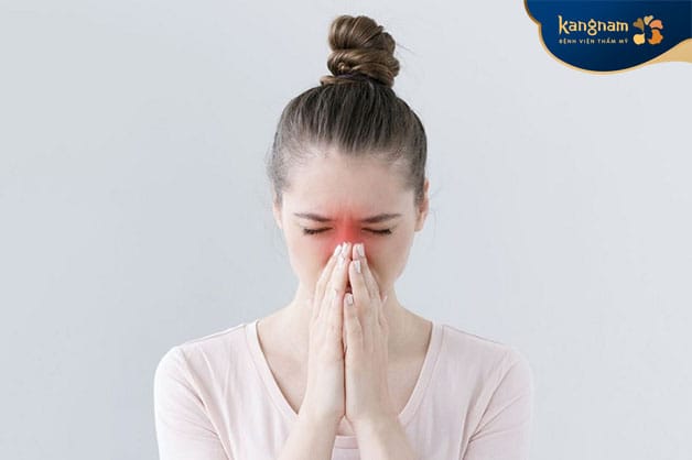 Persistent swelling and pain are among the most noticeable warning signs.