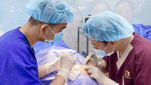 Does Eyelid Surgery Hurt? What to Expect