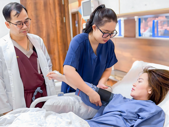 Patients should rest appropriately after abdominal liposuction.