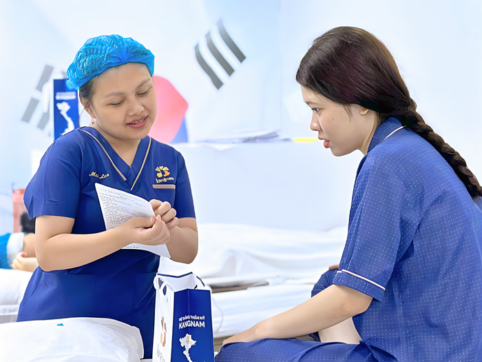 Careful postoperative monitoring supports recovery after double-chin liposuction.