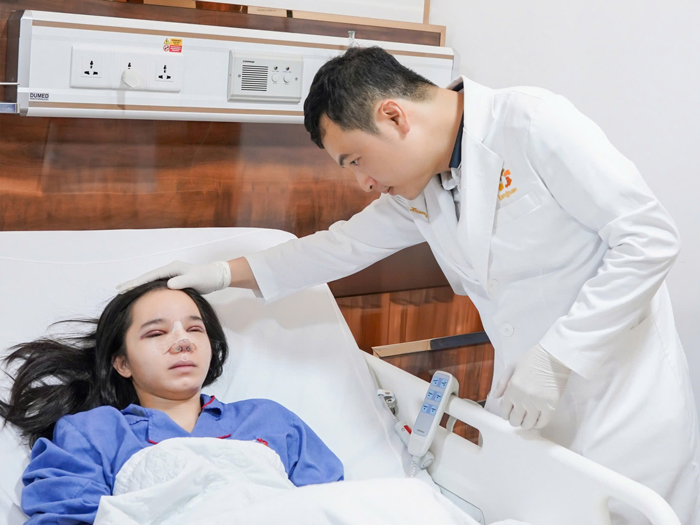 The doctor secures the nose with a splint and provides detailed aftercare instructions.