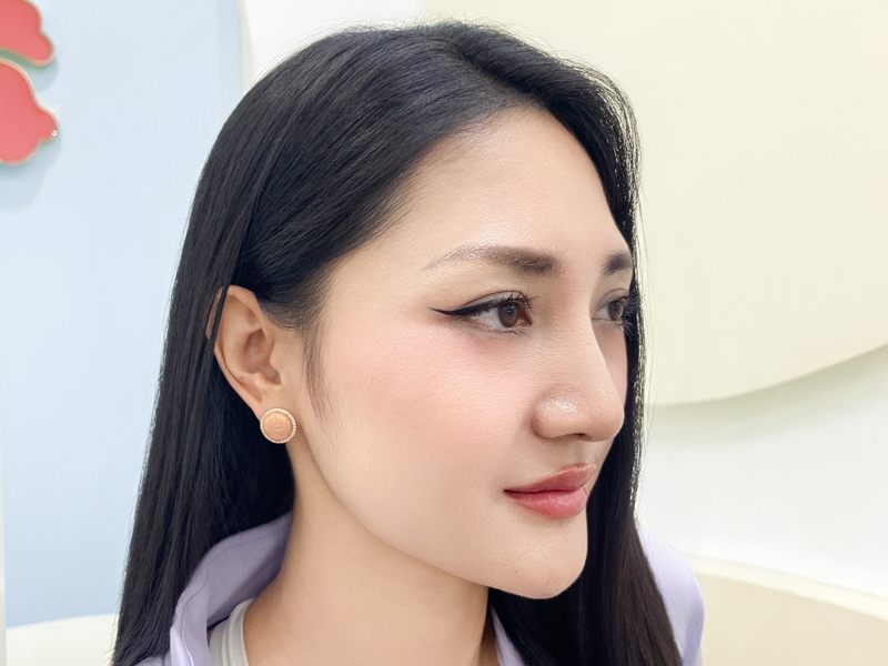 A postoperative examination is important before an overseas patient returns home.