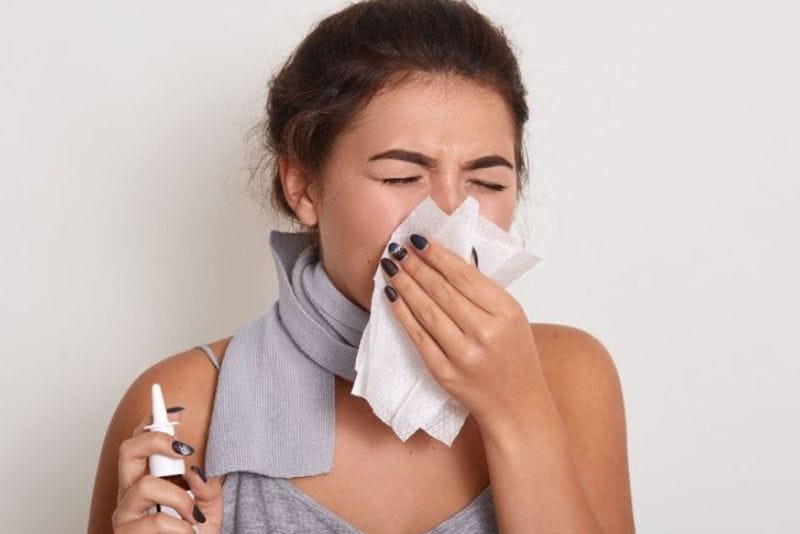Hắt xì quá mạnh sau nâng mũi gây tổn thương vùng mũi