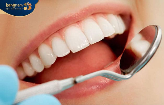 Răng đều, trắng sáng sau khi bọc răng sứ 