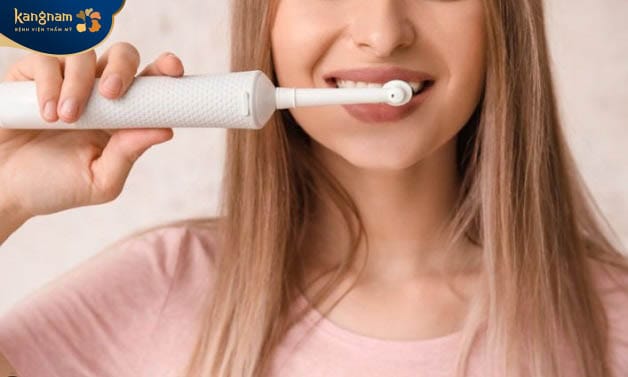 Làm sạch răng đúng cách mỗi ngày