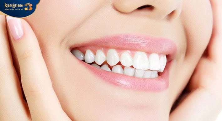 Những người có hàm răng sứt mẻ, sâu răng, hàn răng không hiệu quả
