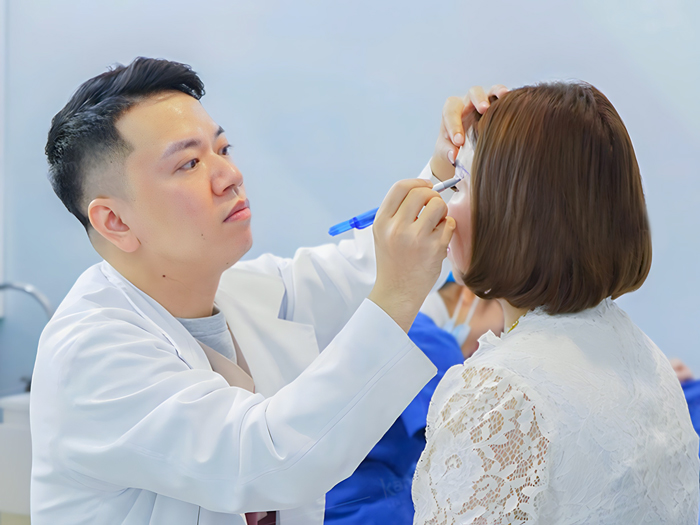 Patients should receive an examination from a qualified specialist before selecting a treatment.