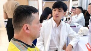 Are There English-Speaking Plastic Surgeons in Vietnam?