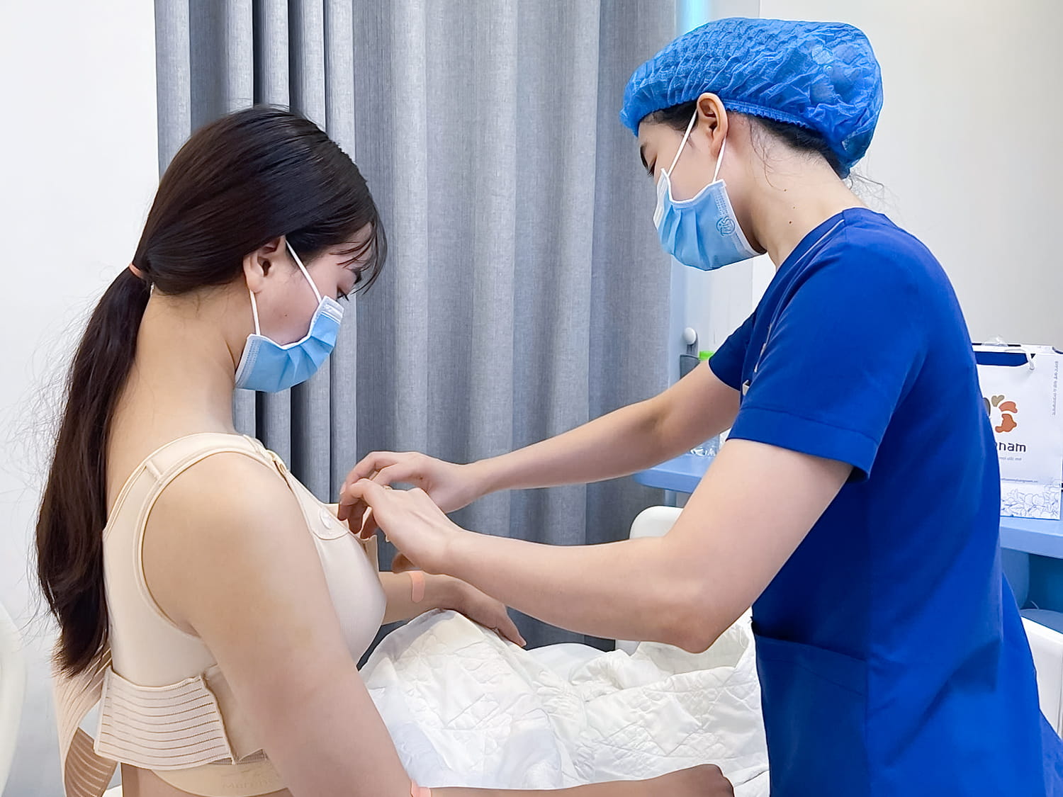 Many consultants and doctors at major facilities in Ho Chi Minh City are able to communicate in English. Some facilities also provide Korean, Chinese, or Japanese interpreters