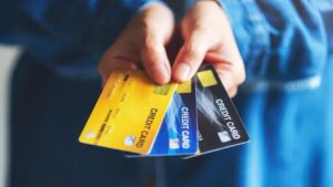 Can I pay in USD or by international credit card? Any deposit?